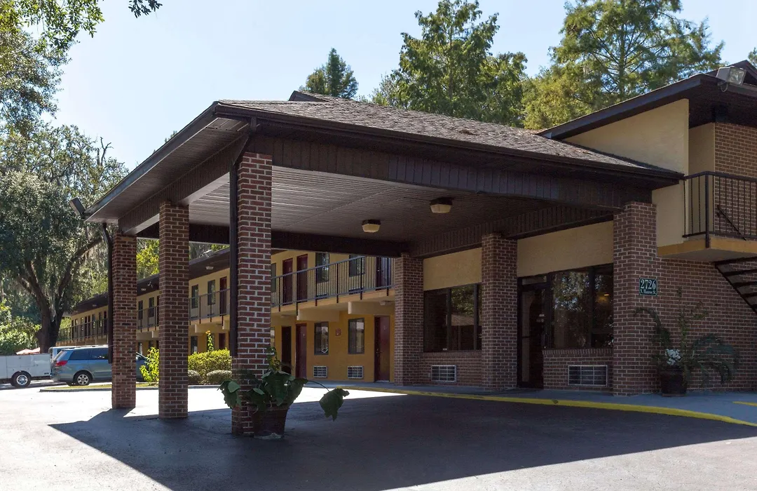 Howard Johnson By Wyndham Tallahassee-1